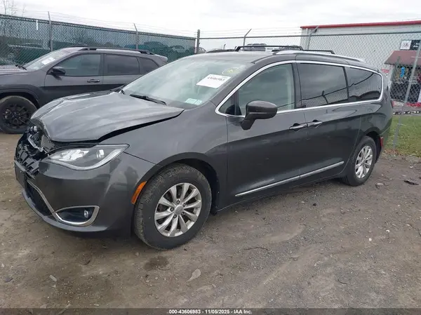 2C4RC1BG5KR613450 2019 CHRYSLER PACIFICA - Image 2