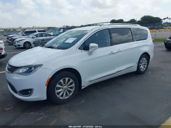 2C4RC1BG5KR627008 2019 CHRYSLER PACIFICA - Image 2