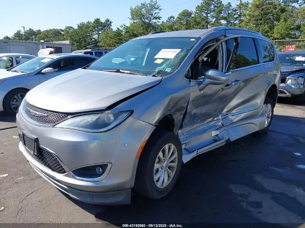 2C4RC1BG5KR643726 2019 CHRYSLER PACIFICA - Image 2