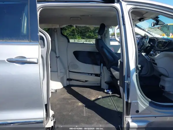 2C4RC1BG5KR643726 2019 CHRYSLER PACIFICA - Image 8