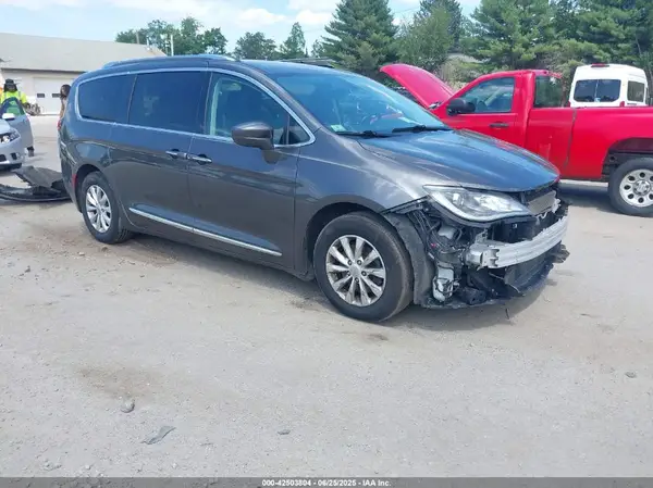 2C4RC1BG5KR651681 2019 CHRYSLER PACIFICA - Image 1