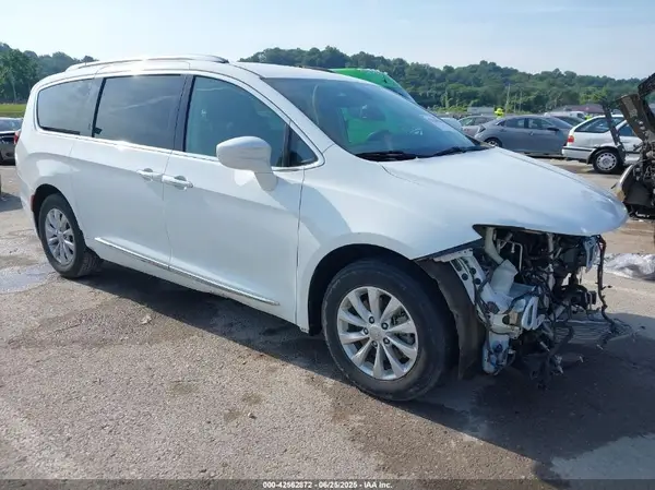2C4RC1BG5KR700541 2019 CHRYSLER PACIFICA - Image 1