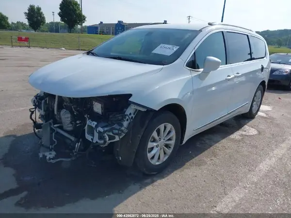 2C4RC1BG5KR700541 2019 CHRYSLER PACIFICA - Image 2