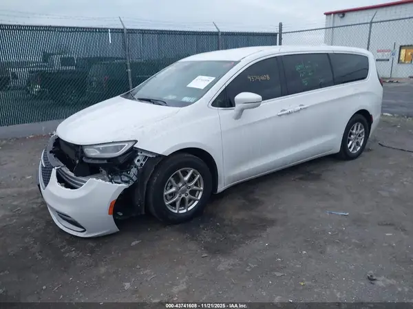 2C4RC1BG5NR118136 2022 CHRYSLER PACIFICA - Image 2