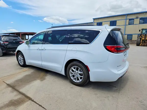2C4RC1BG5NR132697 2022 CHRYSLER PACIFICA - Image 2