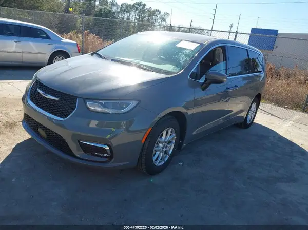 2C4RC1BG5PR520435 2023 CHRYSLER PACIFICA - Image 2