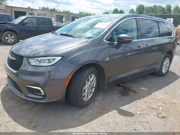 2C4RC1BG5PR520967 2023 CHRYSLER PACIFICA - Image 2