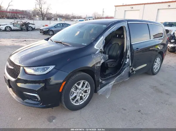 2C4RC1BG5PR547179 2023 CHRYSLER PACIFICA - Image 2