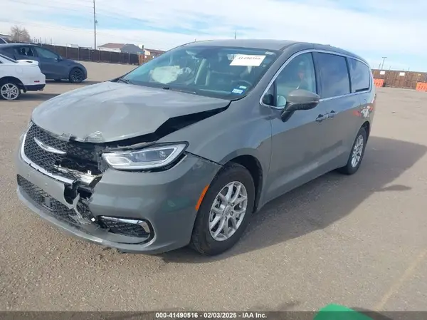 2C4RC1BG5PR550664 2023 CHRYSLER PACIFICA - Image 2