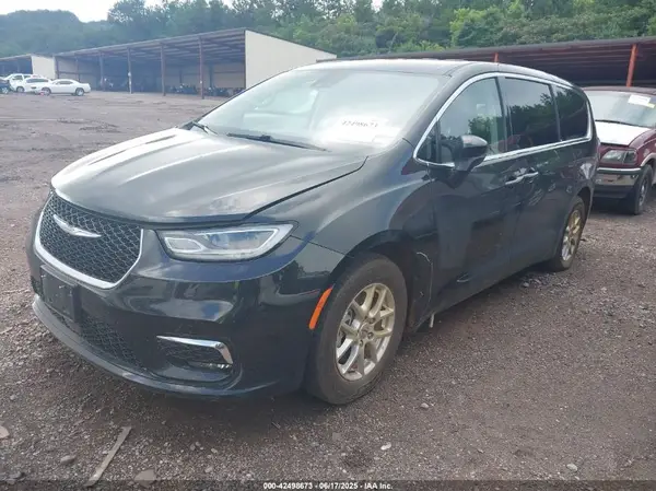 2C4RC1BG5PR560126 2023 CHRYSLER PACIFICA - Image 2