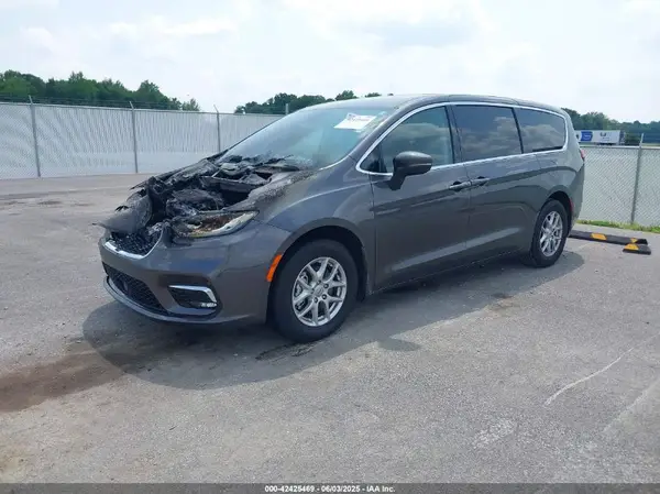 2C4RC1BG5PR581154 2023 CHRYSLER PACIFICA - Image 2
