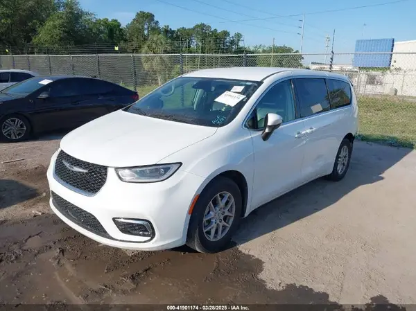 2C4RC1BG5PR606554 2023 CHRYSLER PACIFICA - Image 2