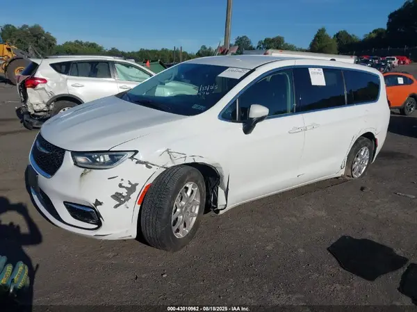 2C4RC1BG5PR613147 2023 CHRYSLER PACIFICA - Image 2