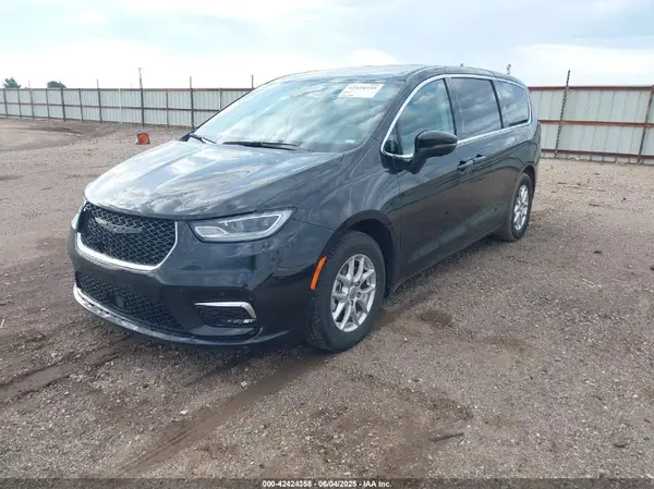 2C4RC1BG5PR627887 2023 CHRYSLER PACIFICA - Image 2