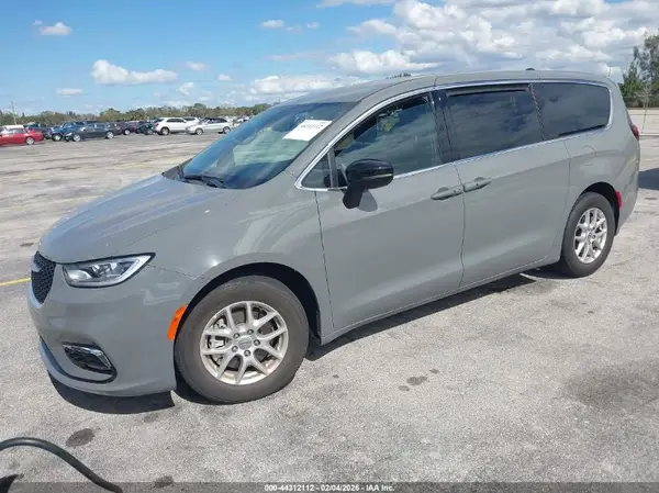 2C4RC1BG5SR504924 2025 CHRYSLER PACIFICA - Image 2
