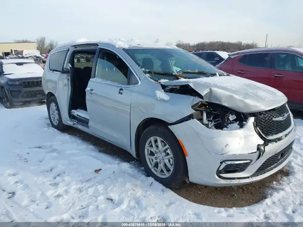 2C4RC1BG5TR168290 2026 CHRYSLER PACIFICA - Image 2