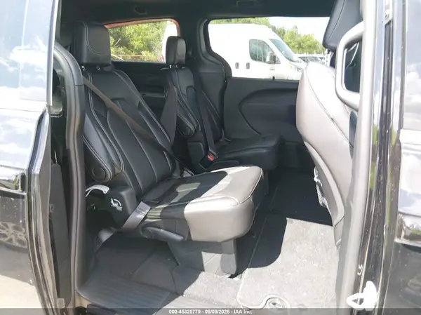 2C4RC1BG5TR273119 2026 CHRYSLER PACIFICA - Image 8