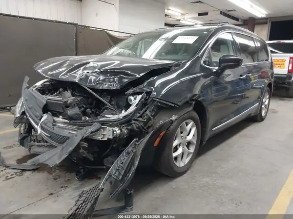 2C4RC1BG6HR514368 2017 CHRYSLER PACIFICA - Image 2