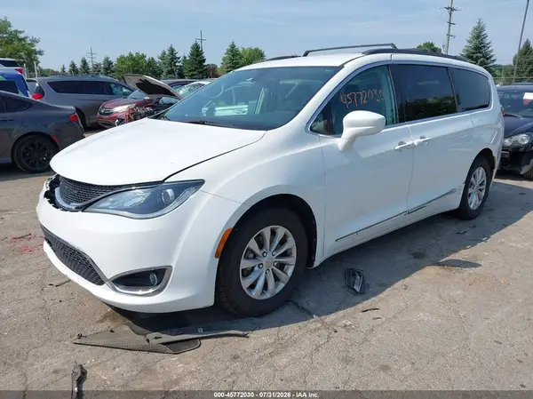 2C4RC1BG6HR520736 2017 CHRYSLER PACIFICA - Image 2