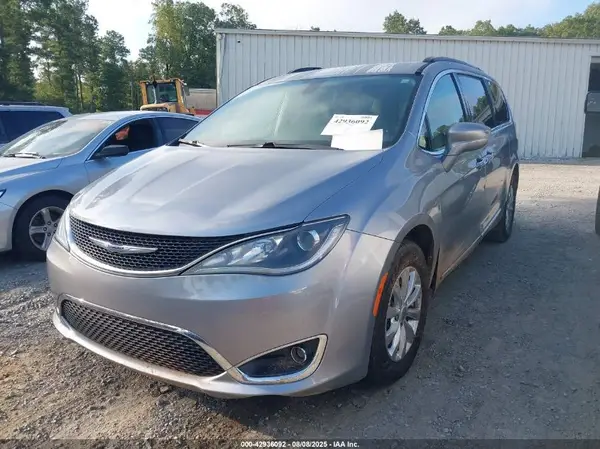 2C4RC1BG6HR524009 2017 CHRYSLER PACIFICA - Image 2