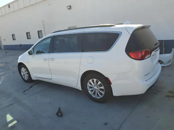 2C4RC1BG6HR534992 2017 CHRYSLER PACIFICA - Image 2