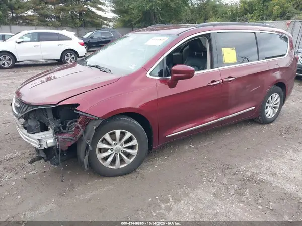 2C4RC1BG6HR535527 2017 CHRYSLER PACIFICA - Image 2