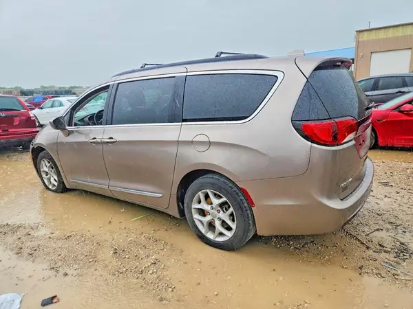 2C4RC1BG6HR537942 2017 CHRYSLER PACIFICA - Image 2