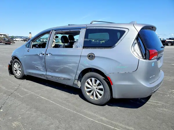 2C4RC1BG6HR539674 2017 CHRYSLER PACIFICA - Image 2