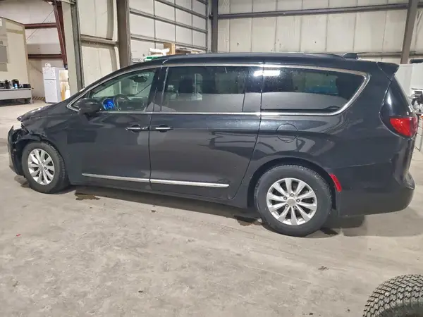 2C4RC1BG6HR540193 2017 CHRYSLER PACIFICA - Image 2