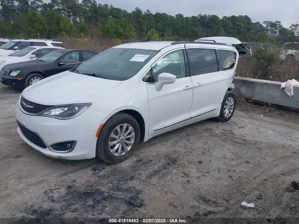 2C4RC1BG6HR542218 2017 CHRYSLER PACIFICA - Image 2