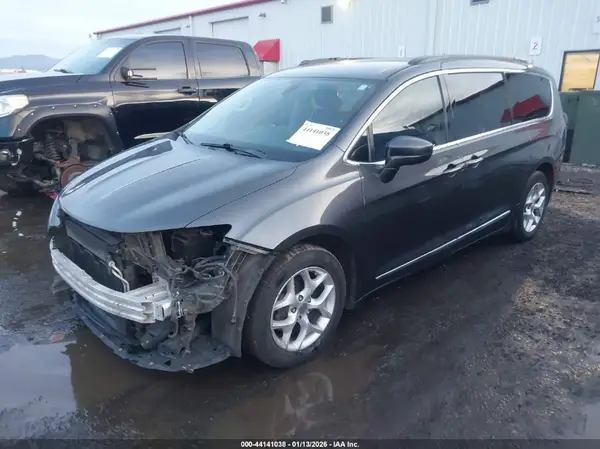 2C4RC1BG6HR551095 2017 CHRYSLER PACIFICA - Image 2