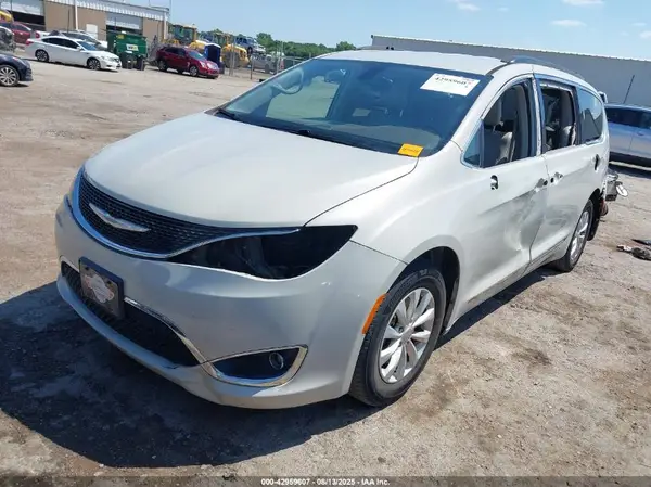 2C4RC1BG6HR552974 2017 CHRYSLER PACIFICA - Image 2