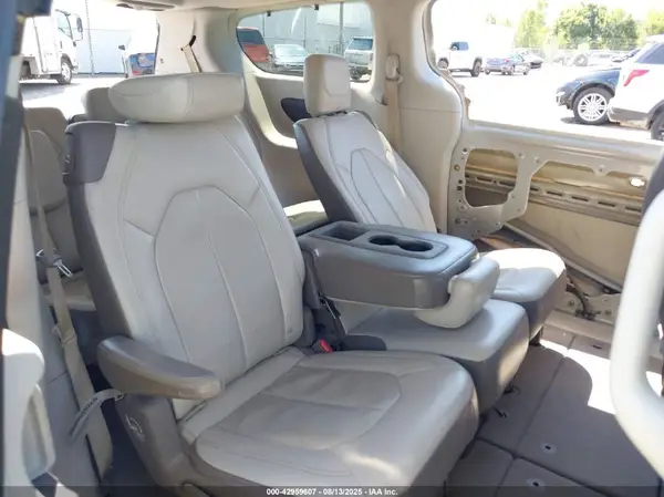 2C4RC1BG6HR552974 2017 CHRYSLER PACIFICA - Image 8