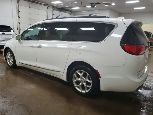 2C4RC1BG6HR553221 2017 CHRYSLER PACIFICA - Image 2