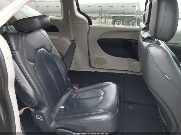 2C4RC1BG6HR564428 2017 CHRYSLER PACIFICA - Image 8