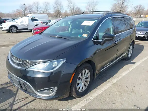 2C4RC1BG6HR565854 2017 CHRYSLER PACIFICA - Image 2