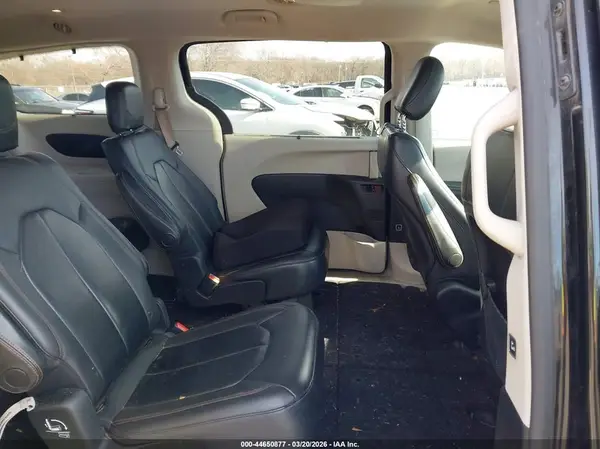 2C4RC1BG6HR565854 2017 CHRYSLER PACIFICA - Image 8