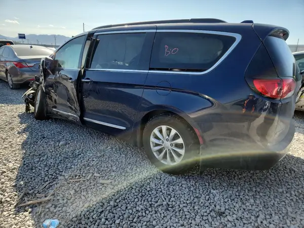 2C4RC1BG6HR569662 2017 CHRYSLER PACIFICA - Image 2