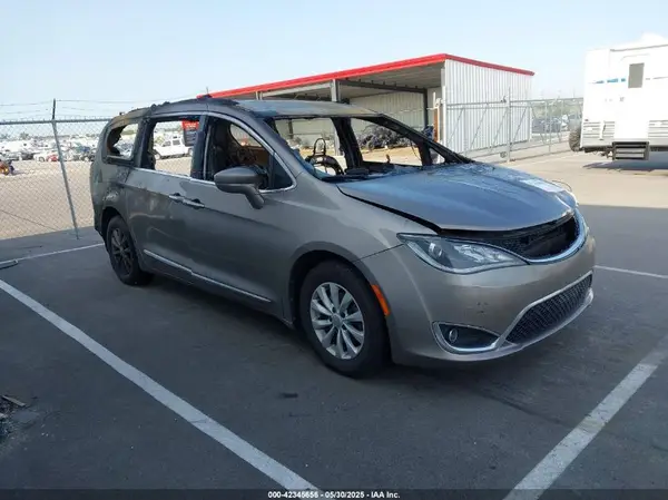 2C4RC1BG6HR569709 2017 CHRYSLER PACIFICA - Image 1