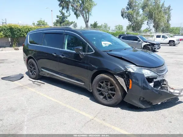 2C4RC1BG6HR576787 2017 CHRYSLER PACIFICA - Image 1