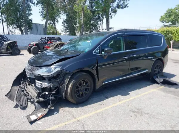 2C4RC1BG6HR576787 2017 CHRYSLER PACIFICA - Image 2