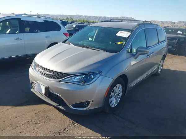 2C4RC1BG6HR576935 2017 CHRYSLER PACIFICA - Image 2