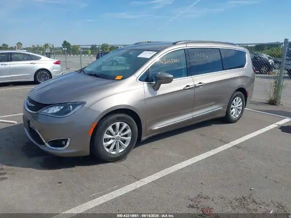 2C4RC1BG6HR577390 2017 CHRYSLER PACIFICA - Image 2