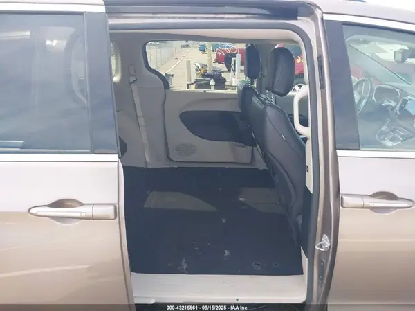 2C4RC1BG6HR577390 2017 CHRYSLER PACIFICA - Image 8