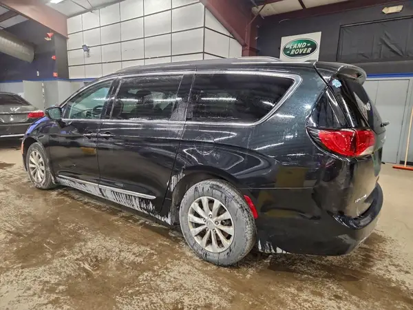 2C4RC1BG6HR583514 2017 CHRYSLER PACIFICA - Image 2
