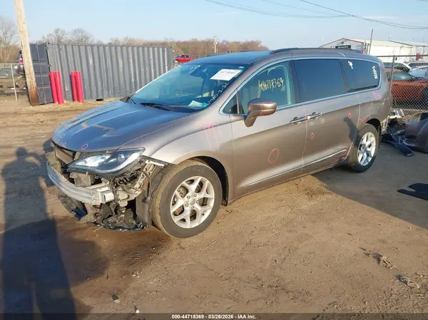 2C4RC1BG6HR587658 2017 CHRYSLER PACIFICA - Image 2