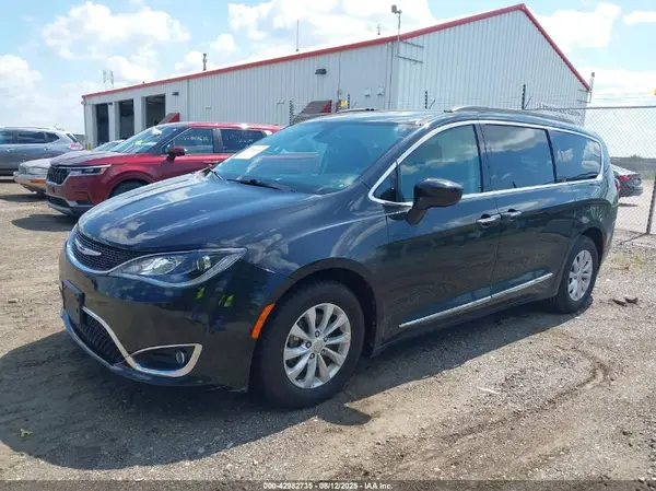 2C4RC1BG6HR590950 2017 CHRYSLER PACIFICA - Image 2
