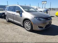 2C4RC1BG6HR598966 2017 CHRYSLER PACIFICA