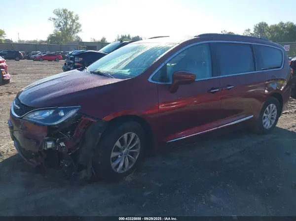 2C4RC1BG6HR613742 2017 CHRYSLER PACIFICA - Image 2