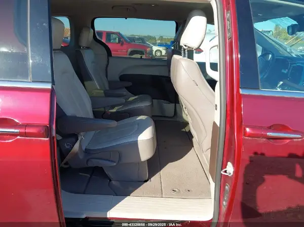 2C4RC1BG6HR613742 2017 CHRYSLER PACIFICA - Image 8